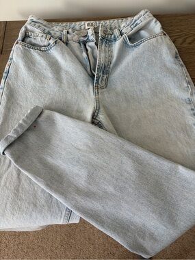 BDG, High Rise Mom Jeans - Light Wash